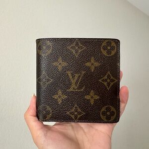 Louis Vuitton Men’s Monogram Marco Bi-fold Wallet with COA